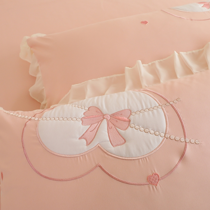 91家纺网 家纺一手货源 找家纺 慕语家纺 2025新款磨毛亲肤贴布绣浪漫告白四件套（专版花型） 浪漫告白-粉