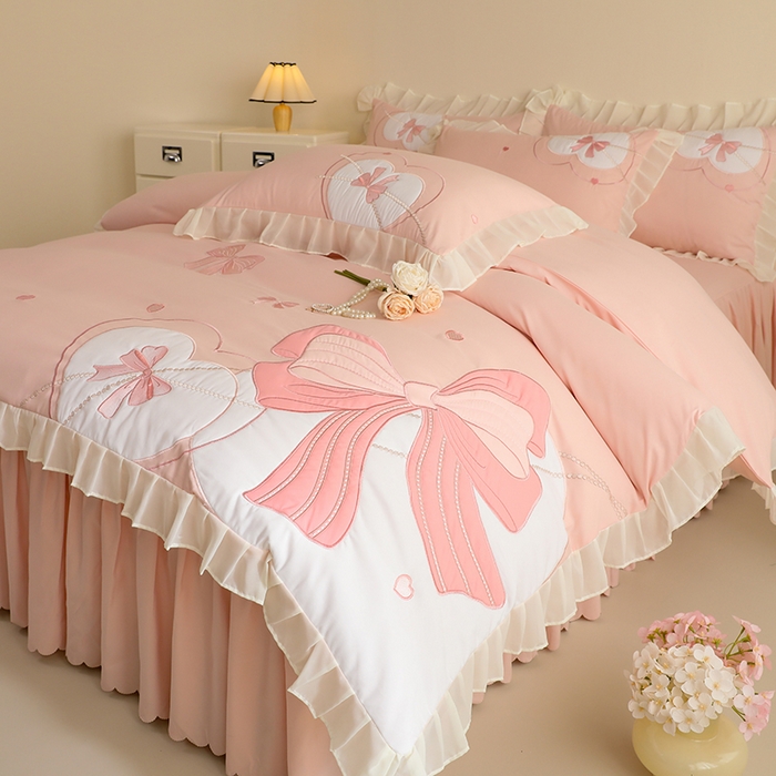 91家纺网 家纺一手货源 找家纺 慕语家纺 2025新款磨毛亲肤贴布绣浪漫告白四件套（专版花型） 浪漫告白-粉