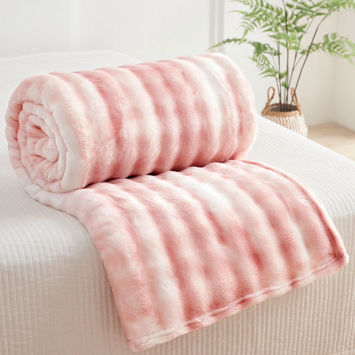 91家纺网 家纺一手货源 找家纺 （总）悦织湾家纺 2025新款炫彩仿兔毛绒泡泡绒牛奶绒法兰绒毛毯休闲毯沙发盖毯跨境外贸出口专供