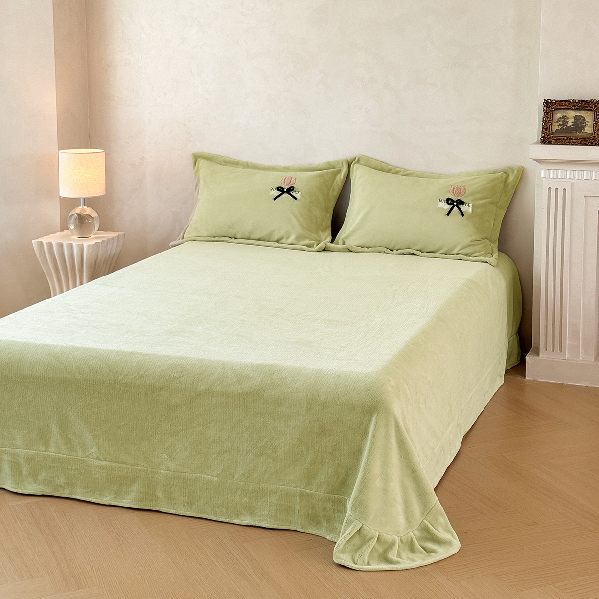 91家纺网 家纺一手货源 找家纺 恋尚羽家纺 2025新款加厚全消光绣花牛奶绒宽边四件套 绿色