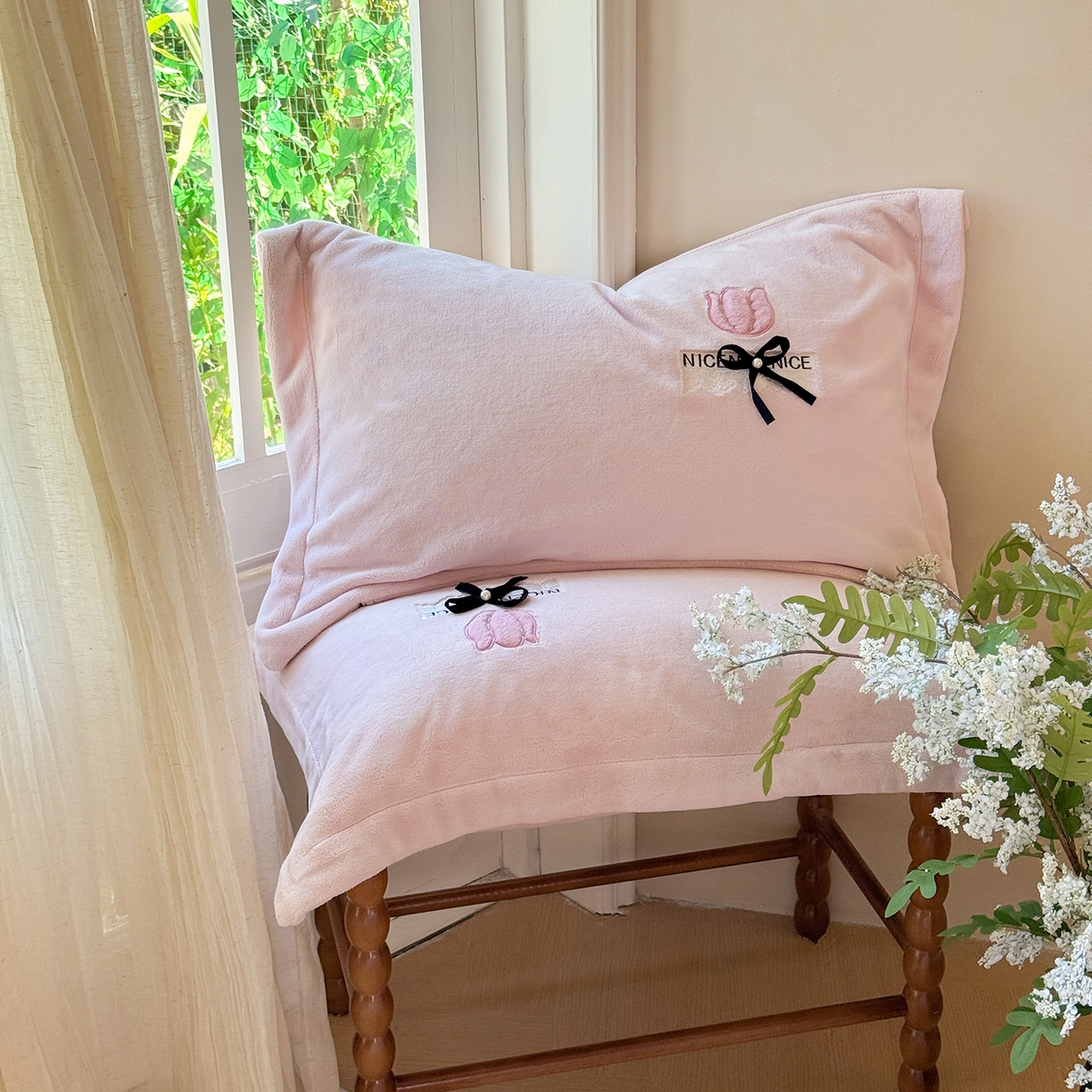 91家纺网 家纺一手货源 找家纺 恋尚羽家纺 2025新款加厚全消光绣花牛奶绒宽边四件套 紫色