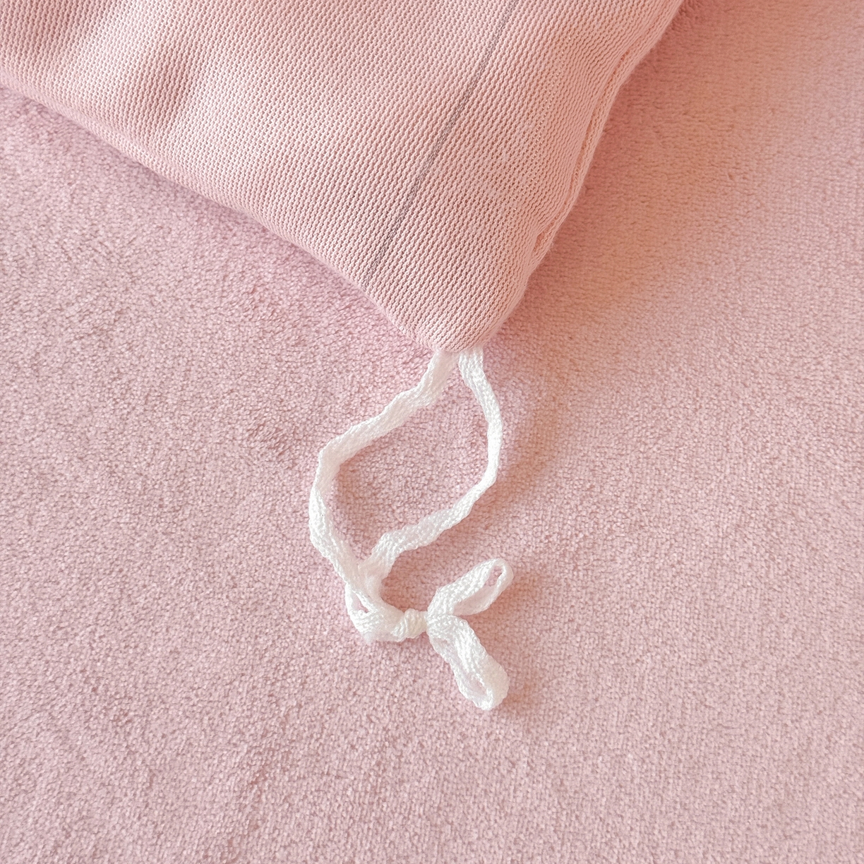 91家纺网 家纺一手货源 找家纺 恋尚羽家纺 2025新款加厚全消光绣花牛奶绒宽边四件套 粉色