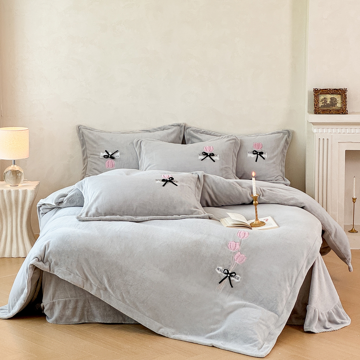 91家纺网 家纺一手货源 找家纺 （总）恋尚羽家纺 2025新款加厚全消光绣花牛奶绒宽边四件套