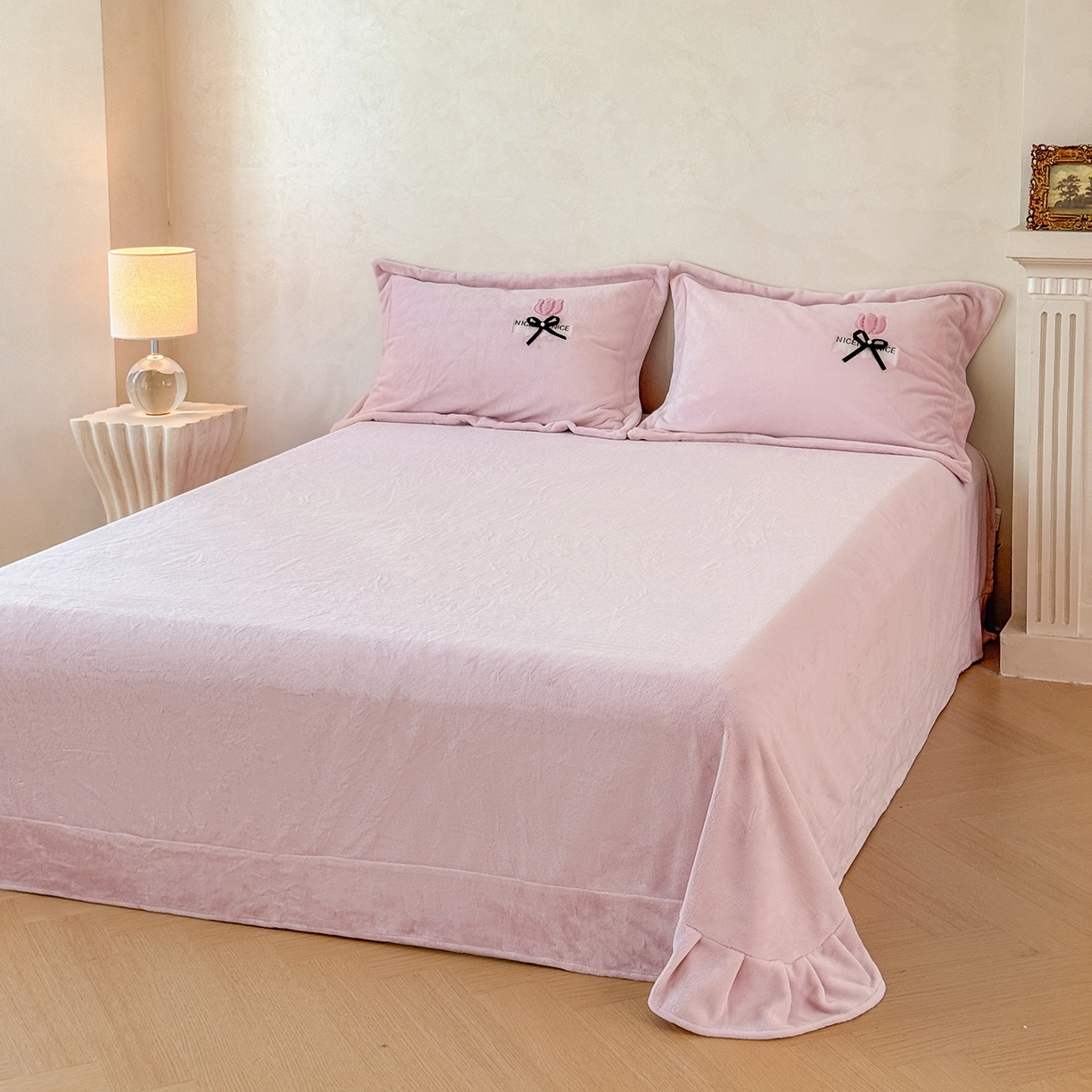 91家纺网 家纺一手货源 找家纺 恋尚羽家纺 2025新款加厚全消光绣花牛奶绒宽边四件套 紫色