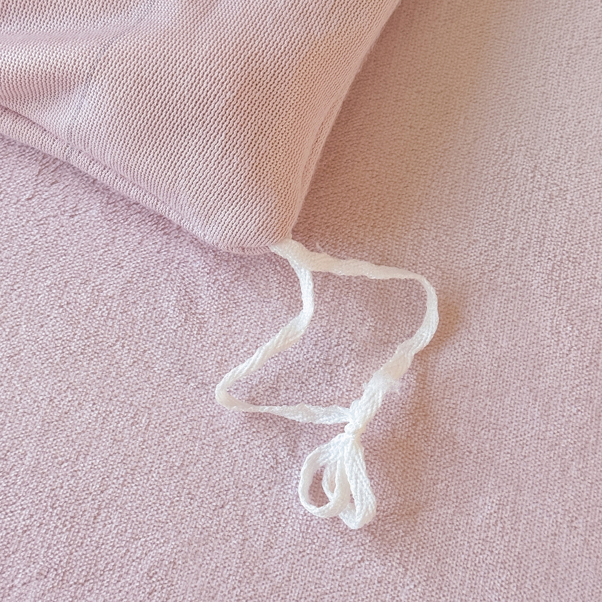 91家纺网 家纺一手货源 找家纺 恋尚羽家纺 2025新款加厚全消光绣花牛奶绒宽边四件套 紫色