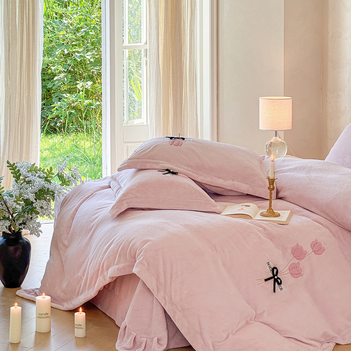 91家纺网 家纺一手货源 找家纺 恋尚羽家纺 2025新款加厚全消光绣花牛奶绒宽边四件套 紫色