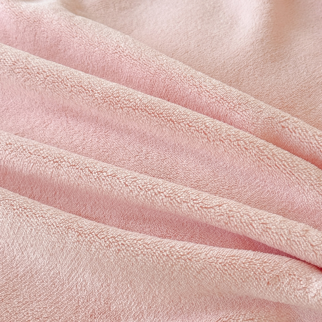 91家纺网 家纺一手货源 找家纺 恋尚羽家纺 2025新款加厚全消光绣花牛奶绒宽边四件套 粉色