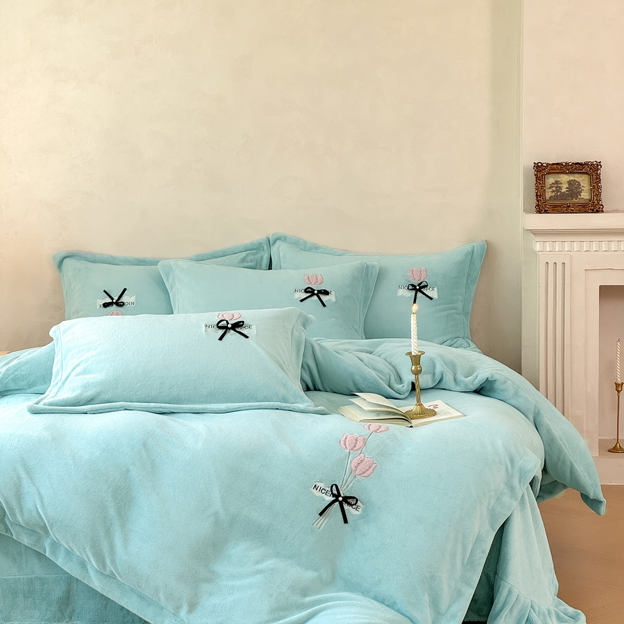 恋尚羽家纺 2025新款加厚全消光绣花牛奶绒宽边四件套 兰色