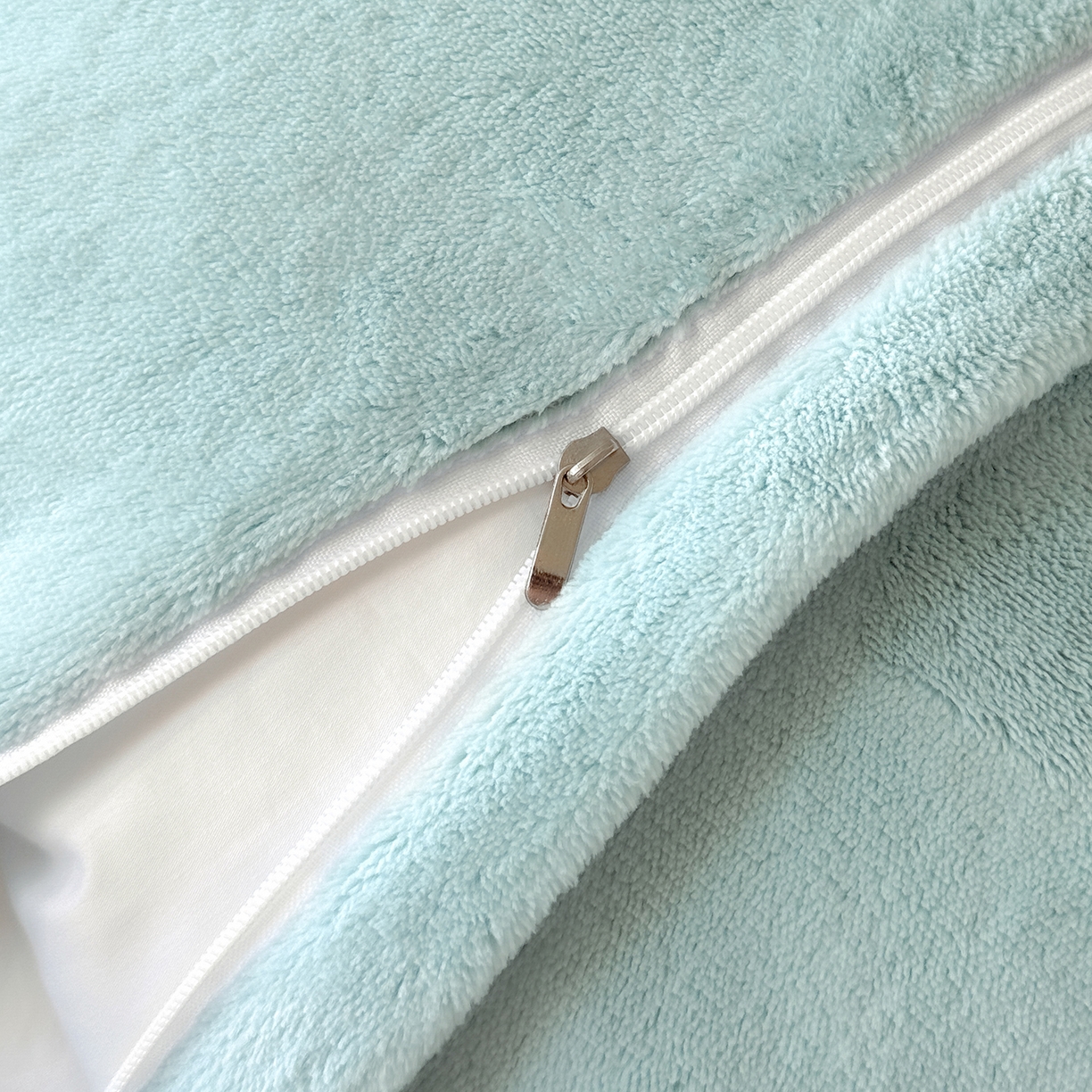 91家纺网 家纺一手货源 找家纺 恋尚羽家纺 2025新款加厚全消光绣花牛奶绒宽边四件套 兰色