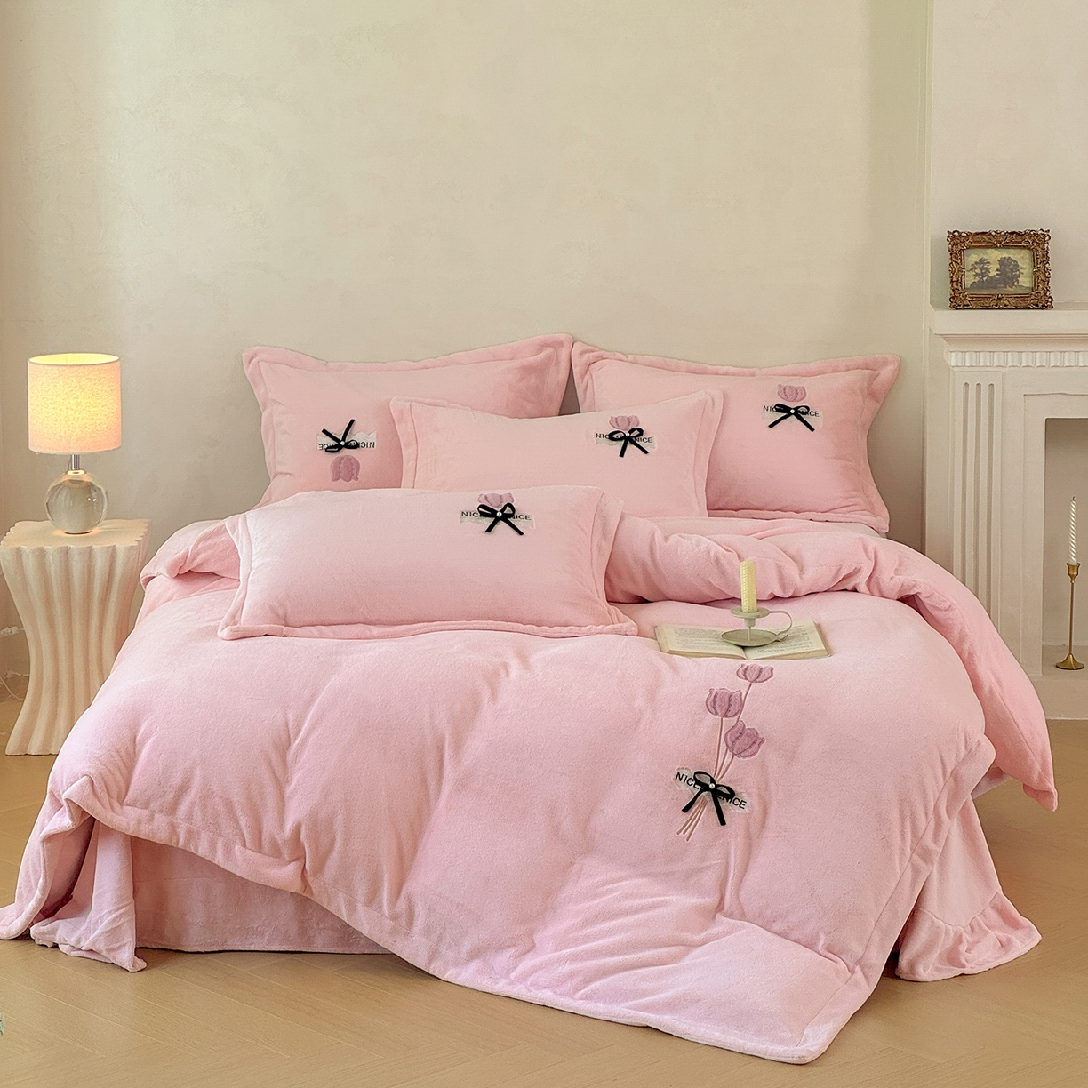 恋尚羽家纺 2025新款加厚全消光绣花牛奶绒宽边四件套 粉色