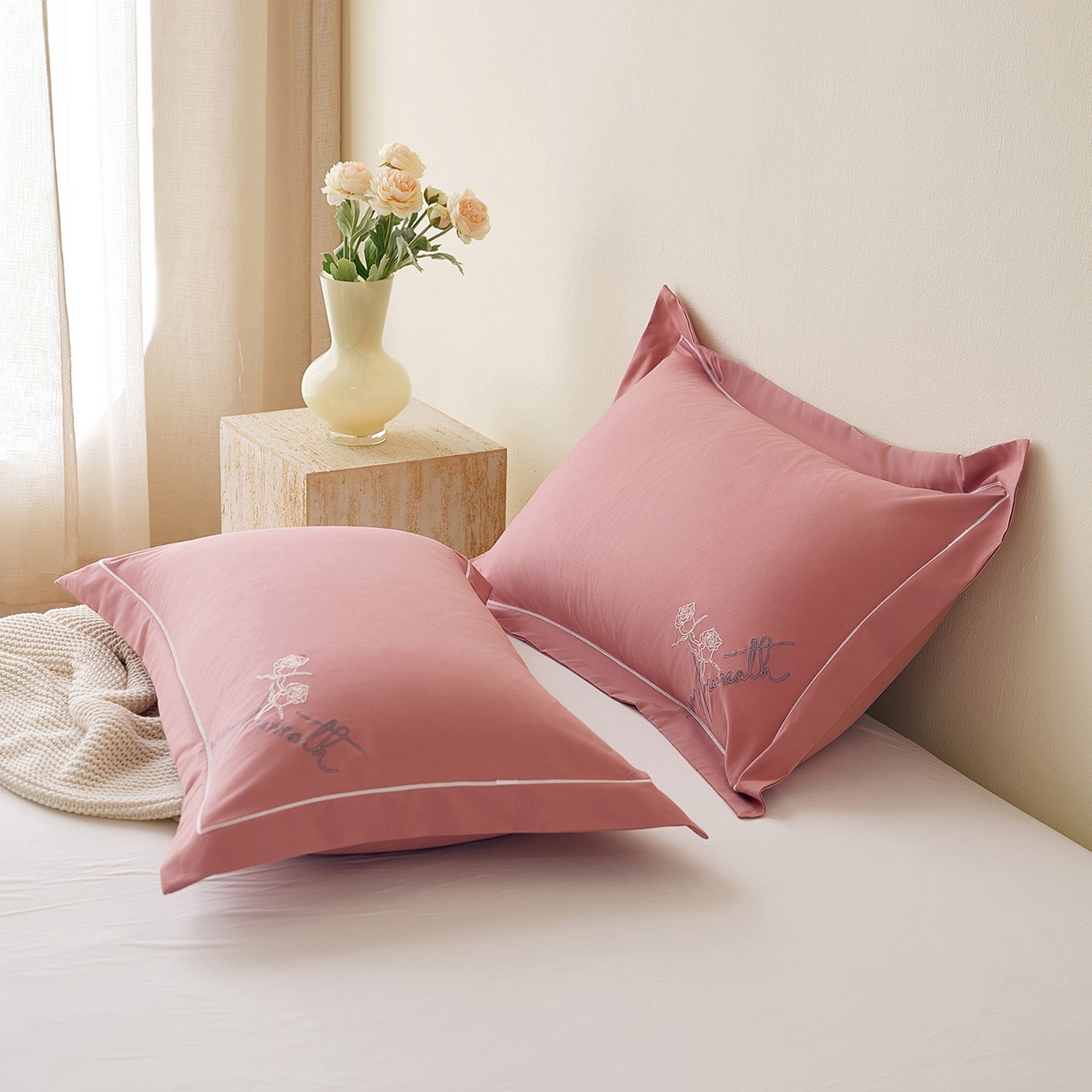 91家纺网 家纺一手货源 找家纺 （总）丰淘家纺 2025新款60水洗棉精美刺绣枕套-牡丹花开