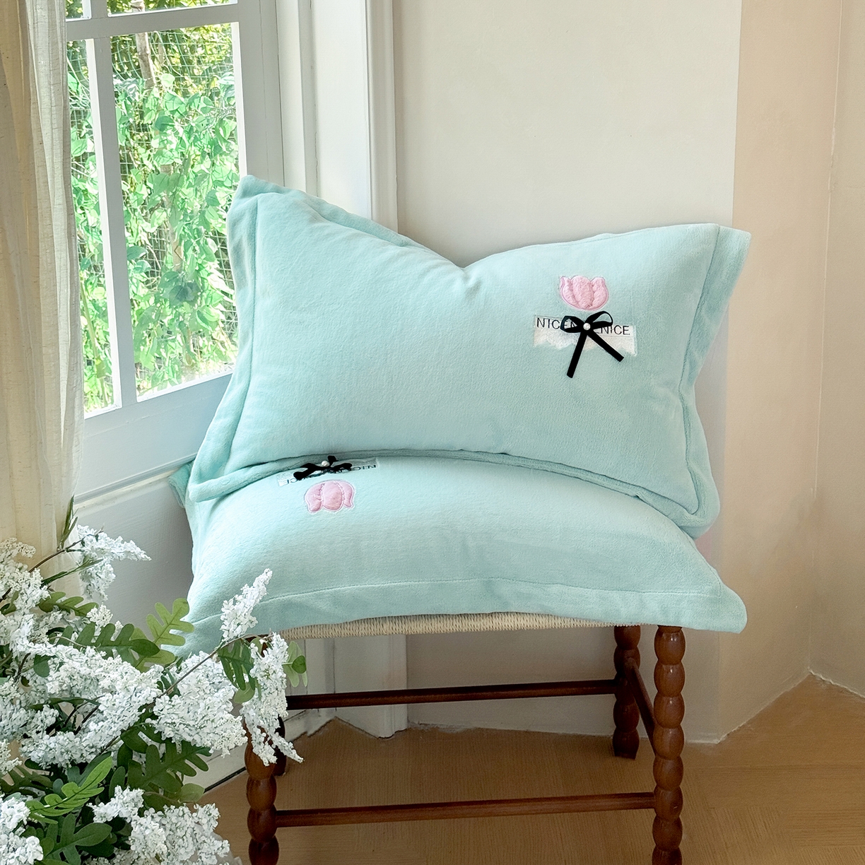 91家纺网 家纺一手货源 找家纺 恋尚羽家纺 2025新款加厚全消光绣花牛奶绒宽边四件套 兰色