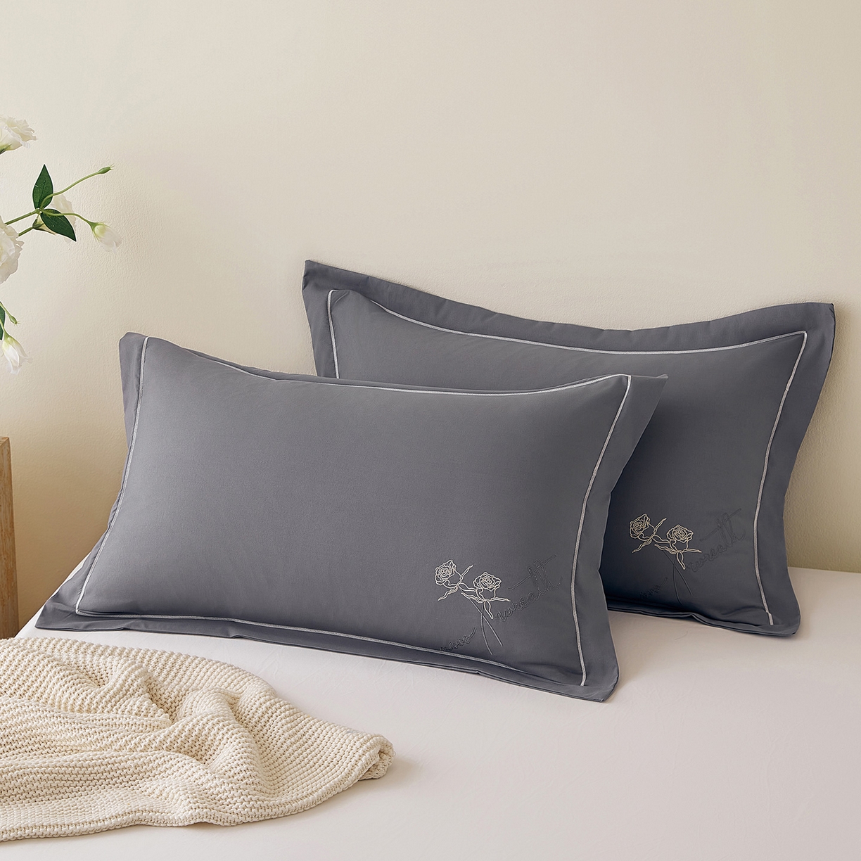 91家纺网 家纺一手货源 找家纺 （总）丰淘家纺 2025新款60水洗棉精美刺绣枕套-牡丹花开