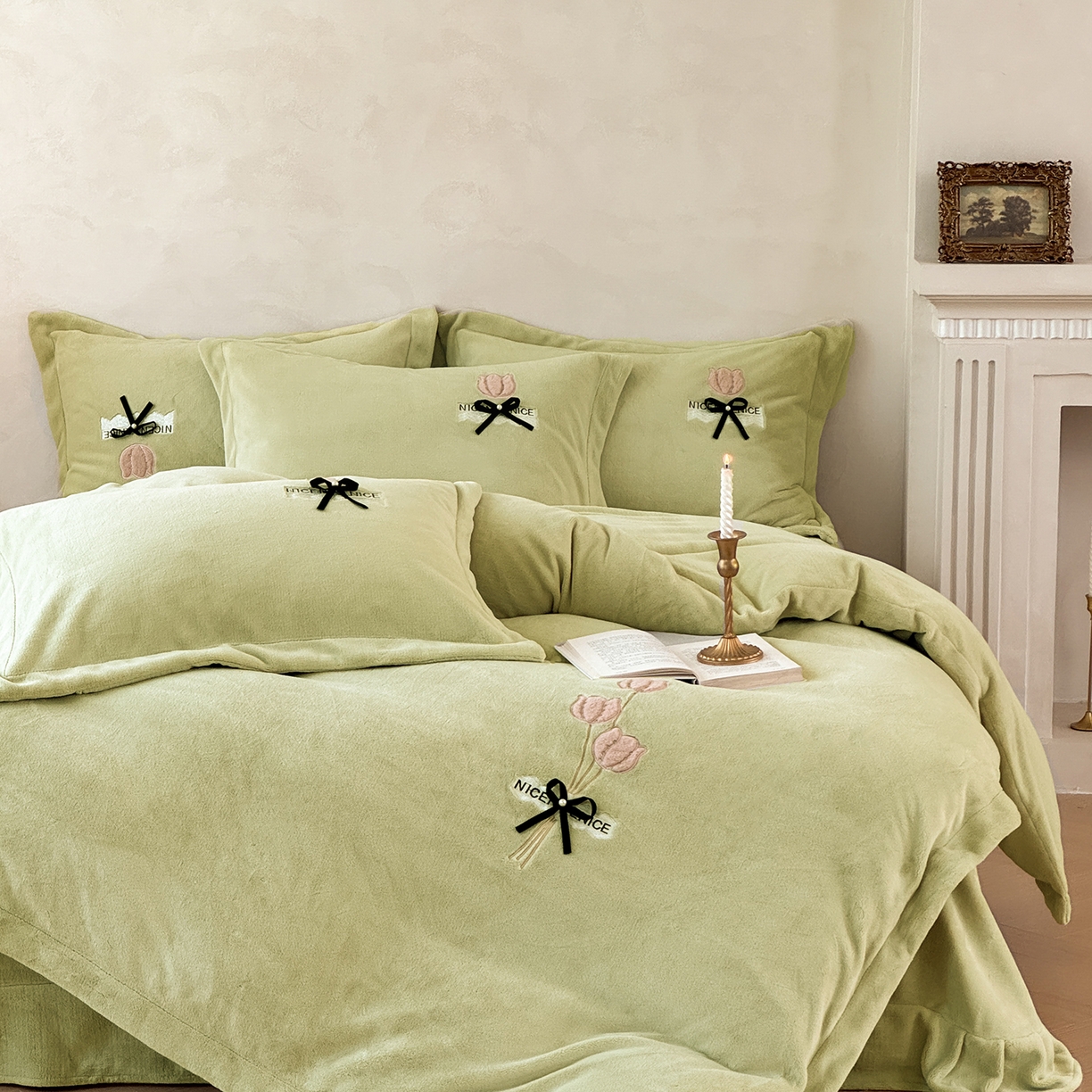 91家纺网 家纺一手货源 找家纺 恋尚羽家纺 2025新款加厚全消光绣花牛奶绒宽边四件套 绿色