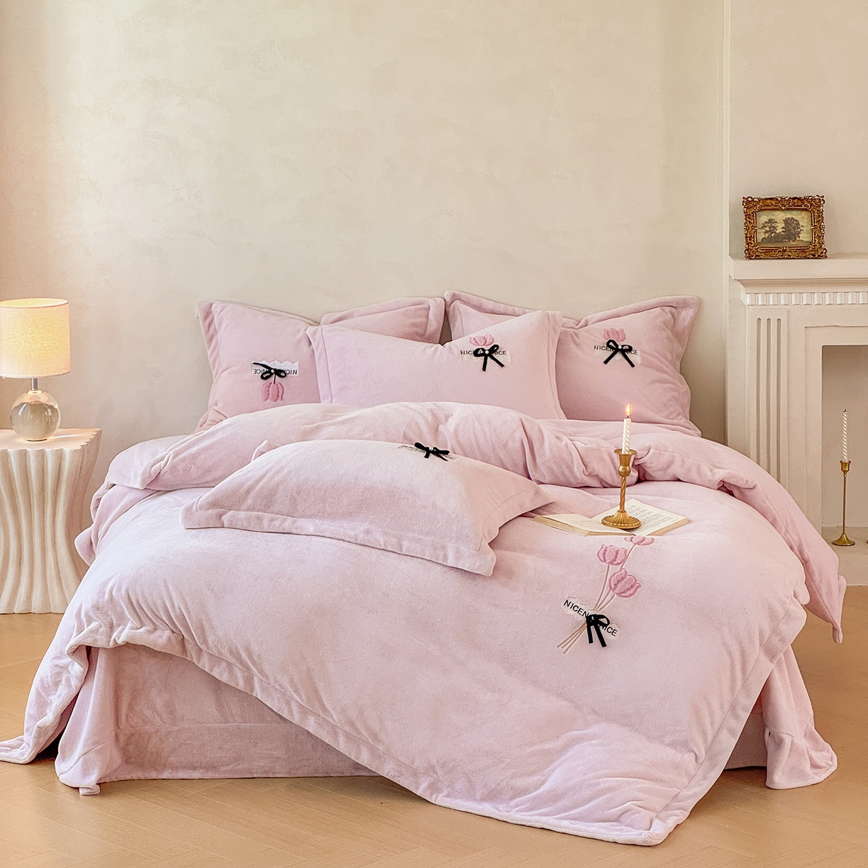 91家纺网 家纺一手货源 找家纺 （总）恋尚羽家纺 2025新款加厚全消光绣花牛奶绒宽边四件套