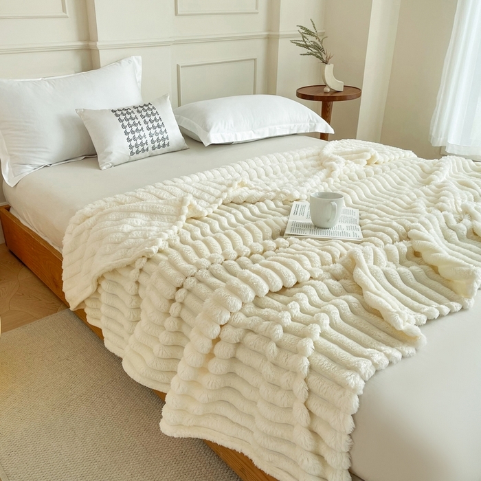 91家纺网 家纺一手货源 找家纺 （总）雅芝蓝 2025新款跨境外贸直播爆品兔毛绒高克重多功能抽条毛毯盖毯午睡毯