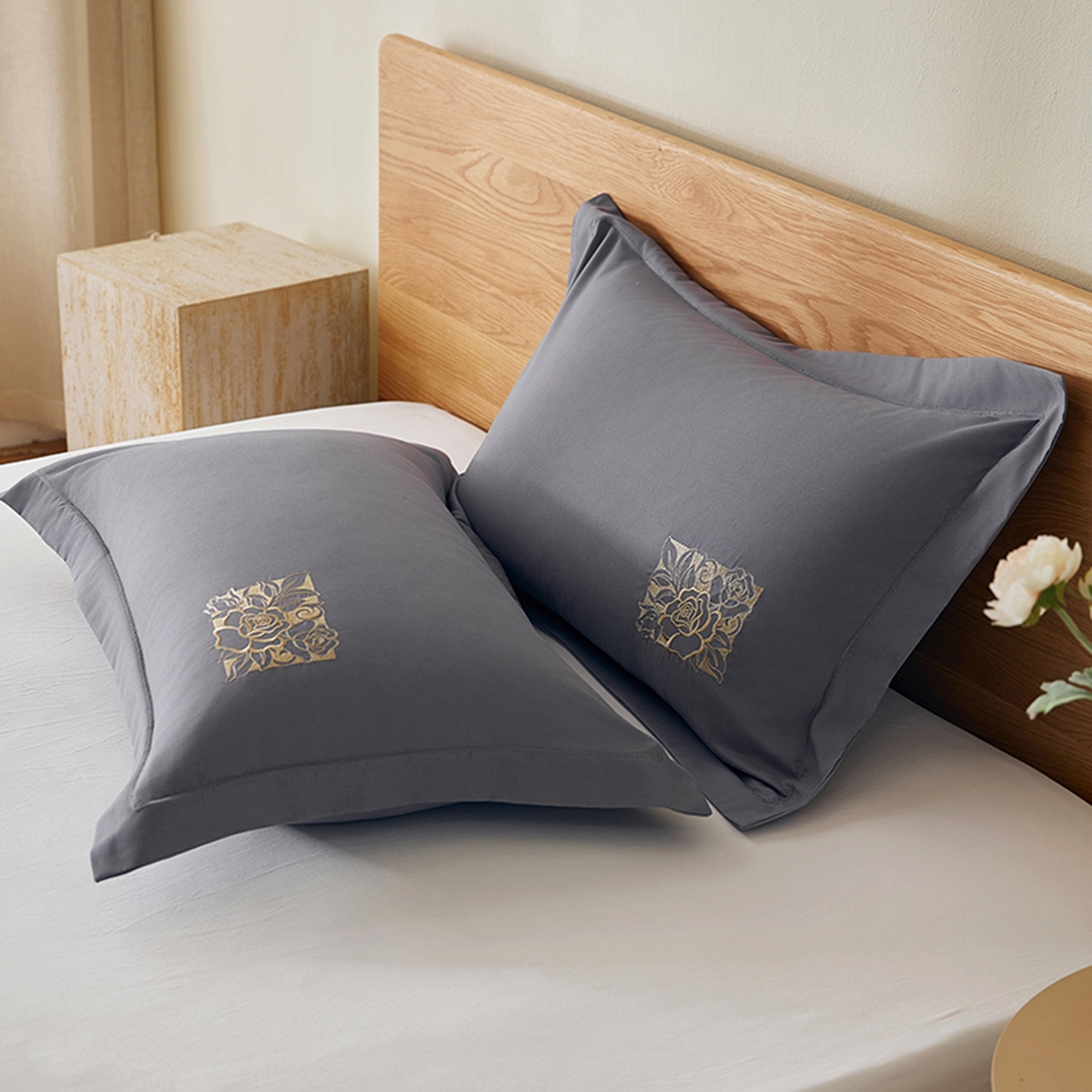 91家纺网 家纺一手货源 找家纺 丰淘家纺 2025新款60水洗棉精美刺绣枕套-国色天香 国色天香-浅灰