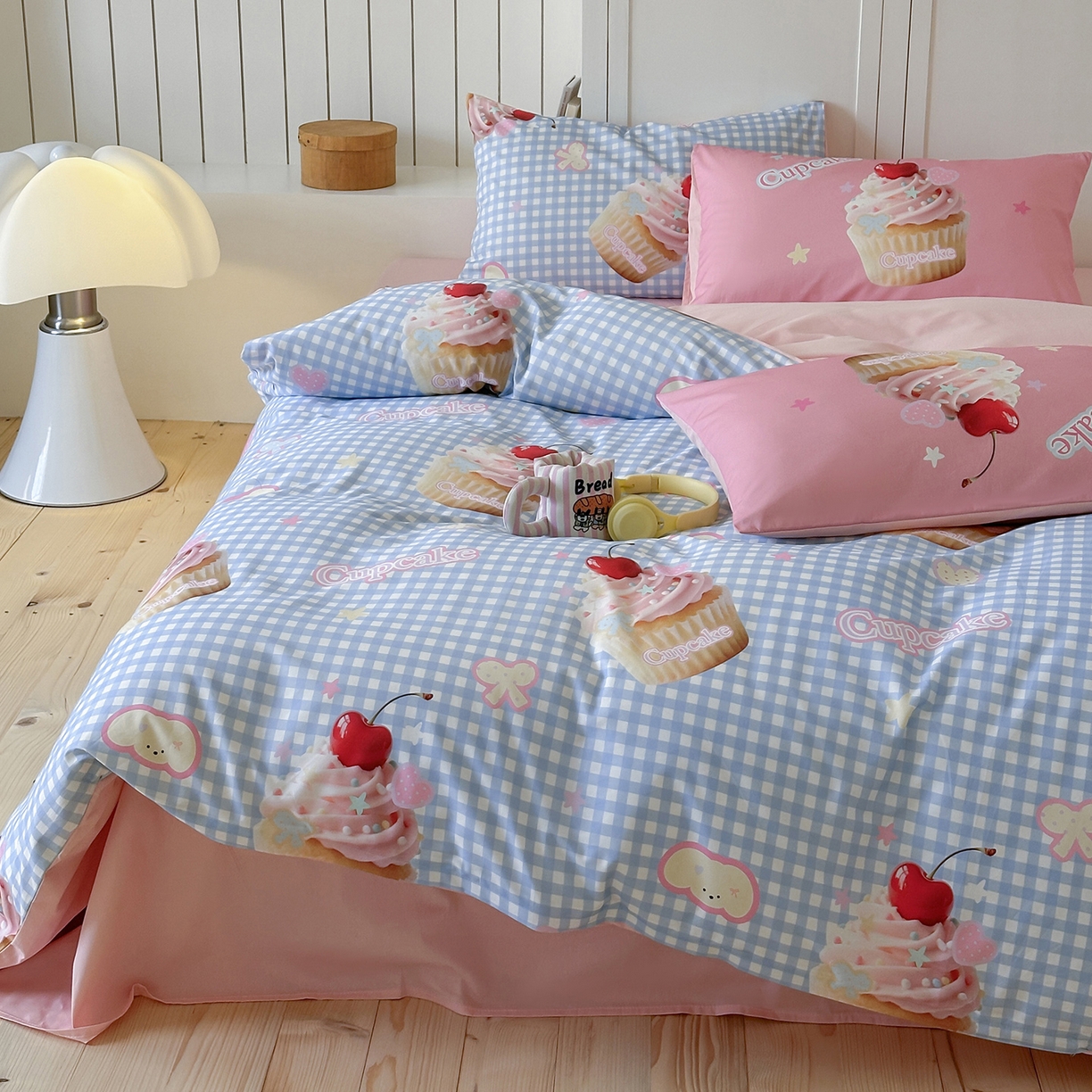 91家纺网 家纺一手货源 找家纺 桃子家居 2025新款纯棉数码印花5D卡通混搭可爱少女纯棉系列四件套 棉5D-甜蜜蛋糕蓝
