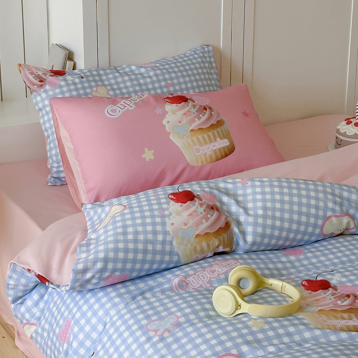 91家纺网 家纺一手货源 找家纺 桃子家居 2025新款纯棉数码印花5D卡通混搭可爱少女纯棉系列四件套 棉5D-甜蜜蛋糕蓝