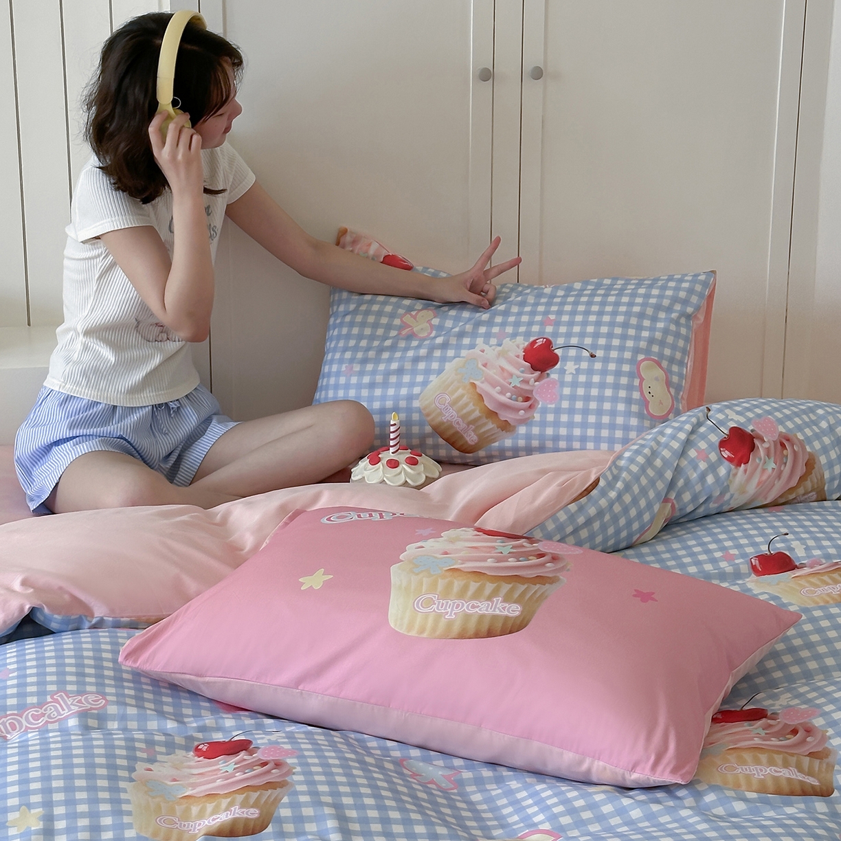 91家纺网 家纺一手货源 找家纺 桃子家居 2025新款纯棉数码印花5D卡通混搭可爱少女纯棉系列四件套 棉5D-甜蜜蛋糕蓝