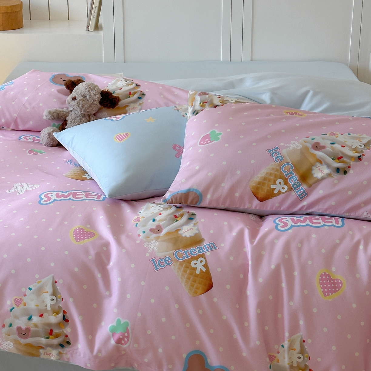 91家纺网 家纺一手货源 找家纺 桃子家居 2025新款纯棉数码印花5D卡通混搭可爱少女纯棉系列四件套 棉5D-熊熊冰淇淋粉