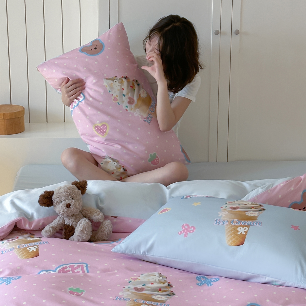 91家纺网 家纺一手货源 找家纺 桃子家居 2025新款纯棉数码印花5D卡通混搭可爱少女纯棉系列四件套 棉5D-熊熊冰淇淋粉