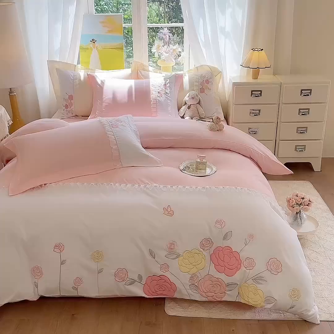91家纺网 家纺一手货源 找家纺 慕语家纺 2025新款磨毛亲肤贴布绣伊丽莎白四件套（专版花型） 伊丽莎白--少女粉