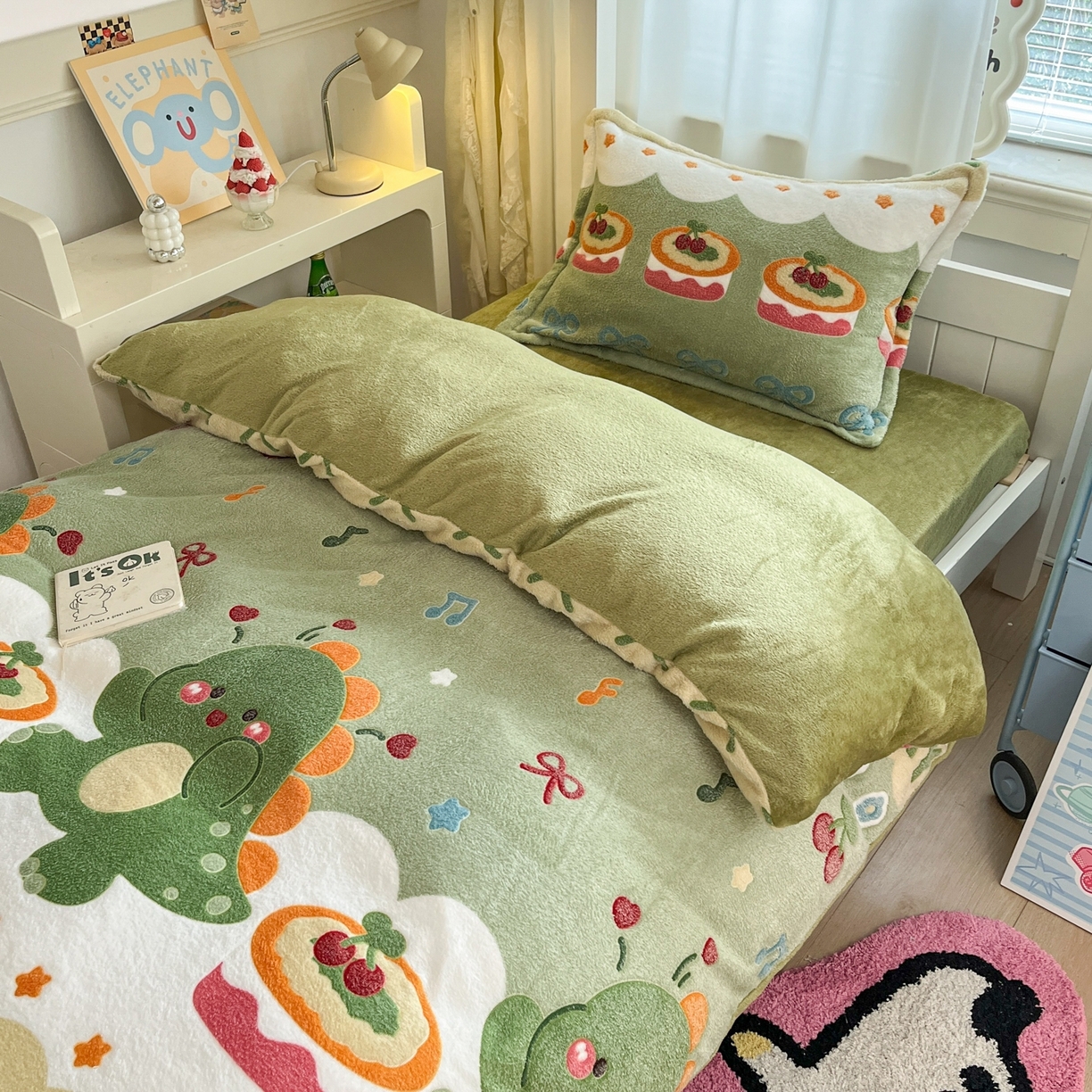 91家纺网 家纺一手货源 找家纺 川悦生活 2025新款立体雪花绒印花四件套学生床系列一场景二 甜系龙龙