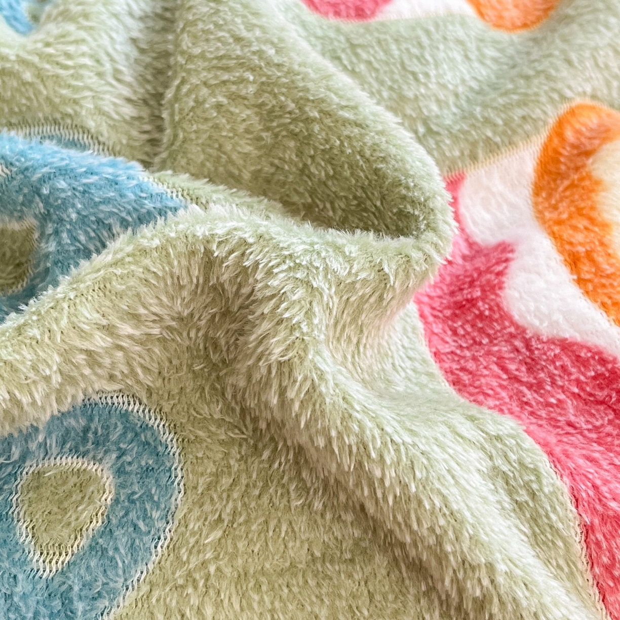 91家纺网 家纺一手货源 找家纺 川悦生活 2025新款立体雪花绒印花四件套学生床系列一场景二 甜系龙龙