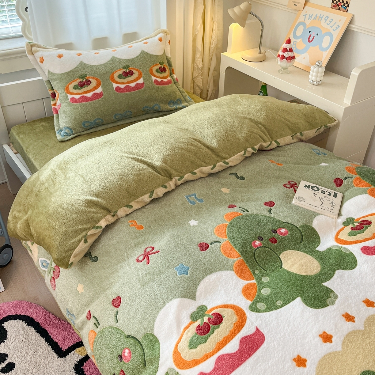 91家纺网 家纺一手货源 找家纺 川悦生活 2025新款立体雪花绒印花四件套学生床系列一场景二 甜系龙龙