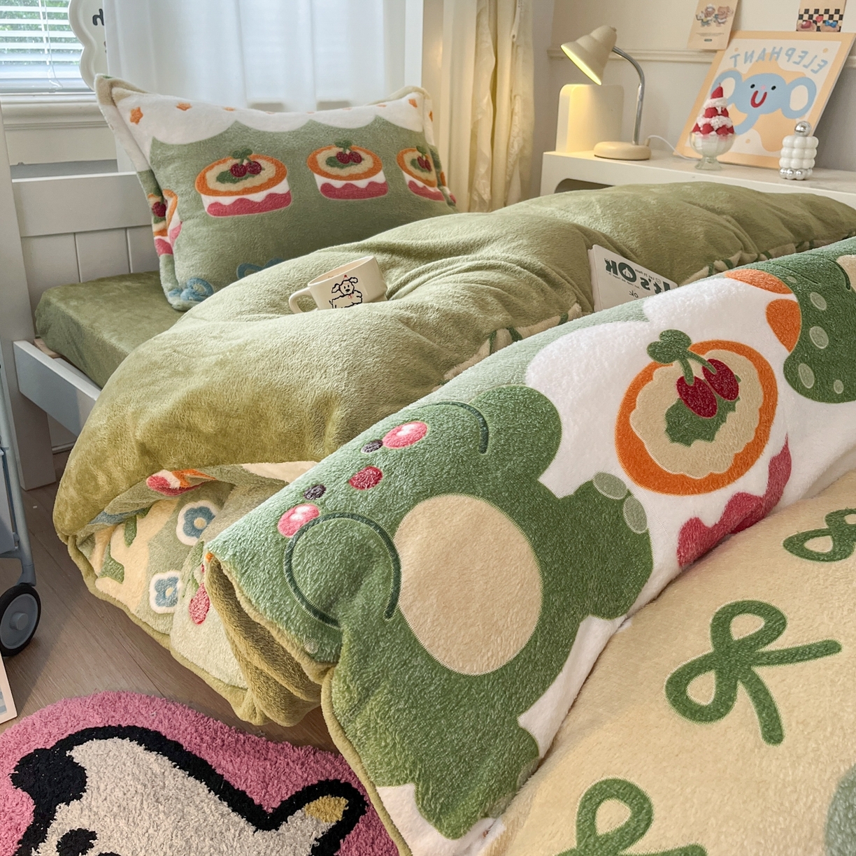 91家纺网 家纺一手货源 找家纺 川悦生活 2025新款立体雪花绒印花四件套学生床系列一场景二 甜系龙龙