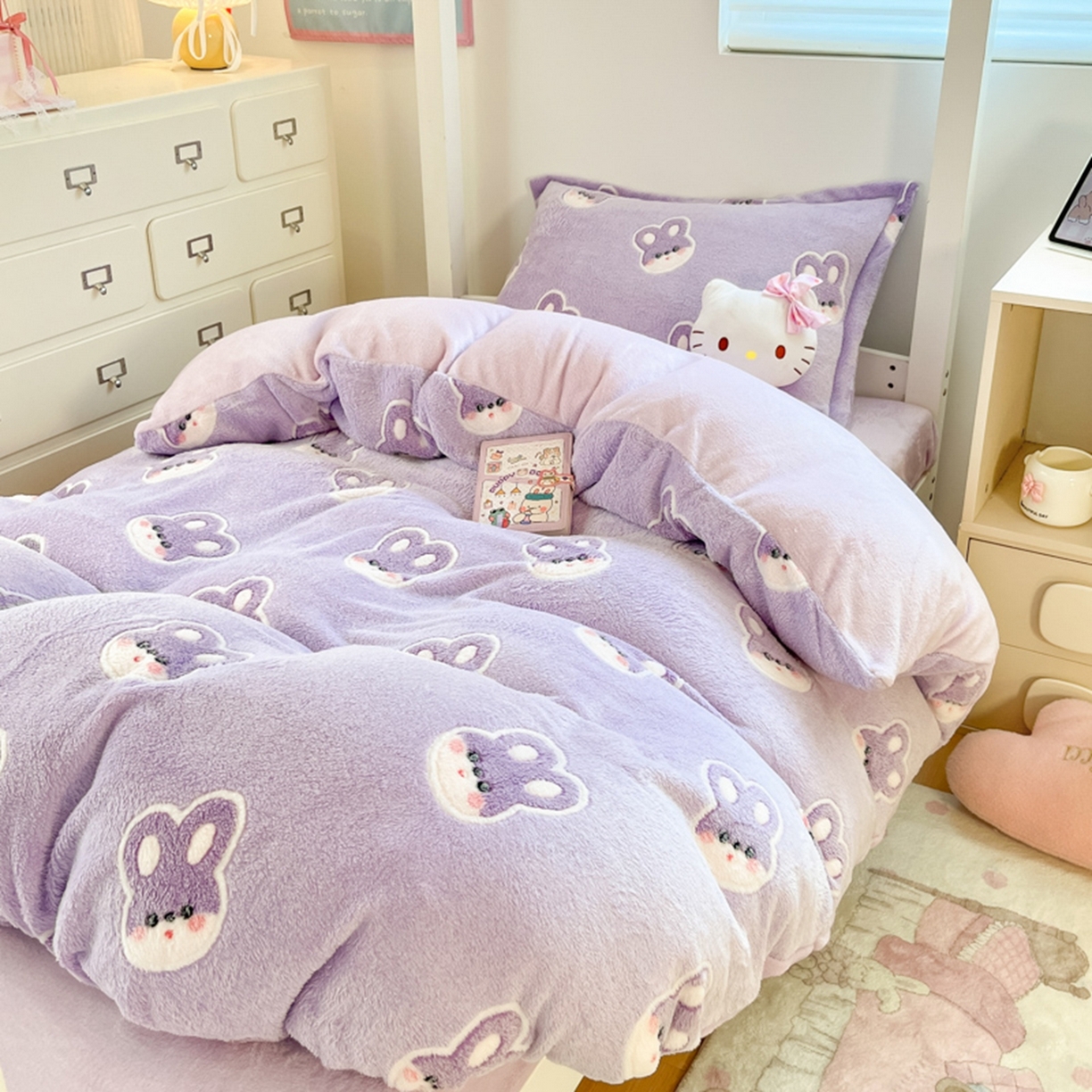 91家纺网 家纺一手货源 找家纺 川悦生活 2025新款立体雪花绒印花四件套学生床系列一场景二 妮娜兔