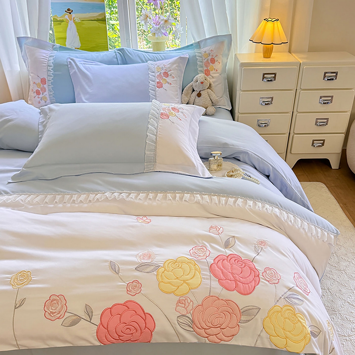 91家纺网 家纺一手货源 找家纺 慕语家纺 2025新款磨毛亲肤贴布绣伊丽莎白四件套（专版花型） 伊丽莎白--天空蓝