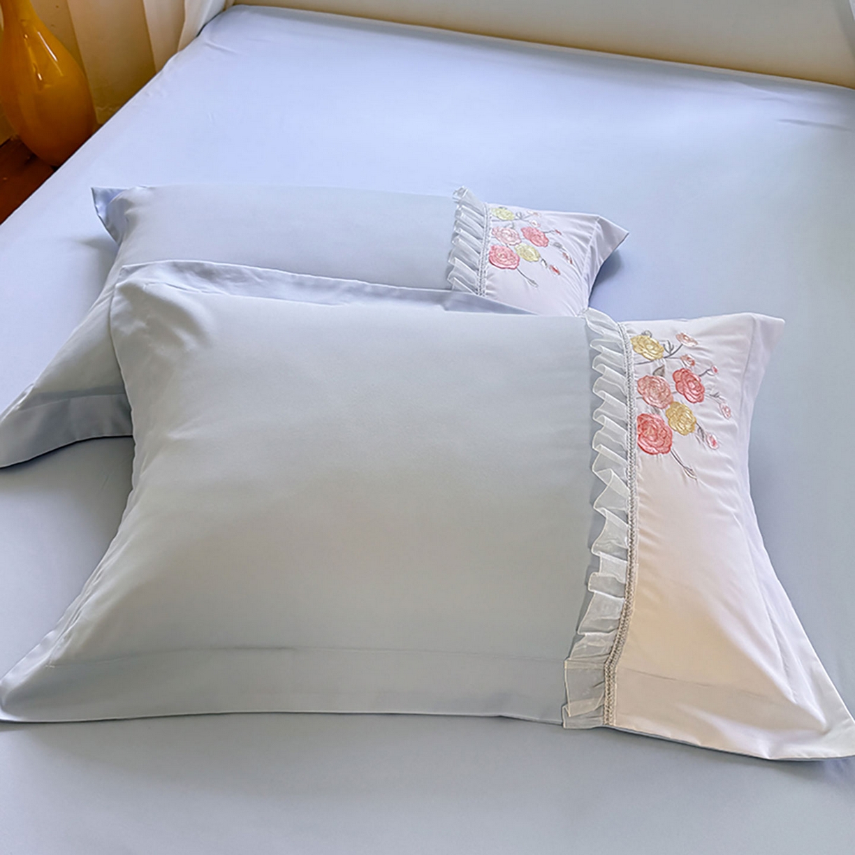 91家纺网 家纺一手货源 找家纺 慕语家纺 2025新款磨毛亲肤贴布绣伊丽莎白四件套（专版花型） 伊丽莎白--天空蓝