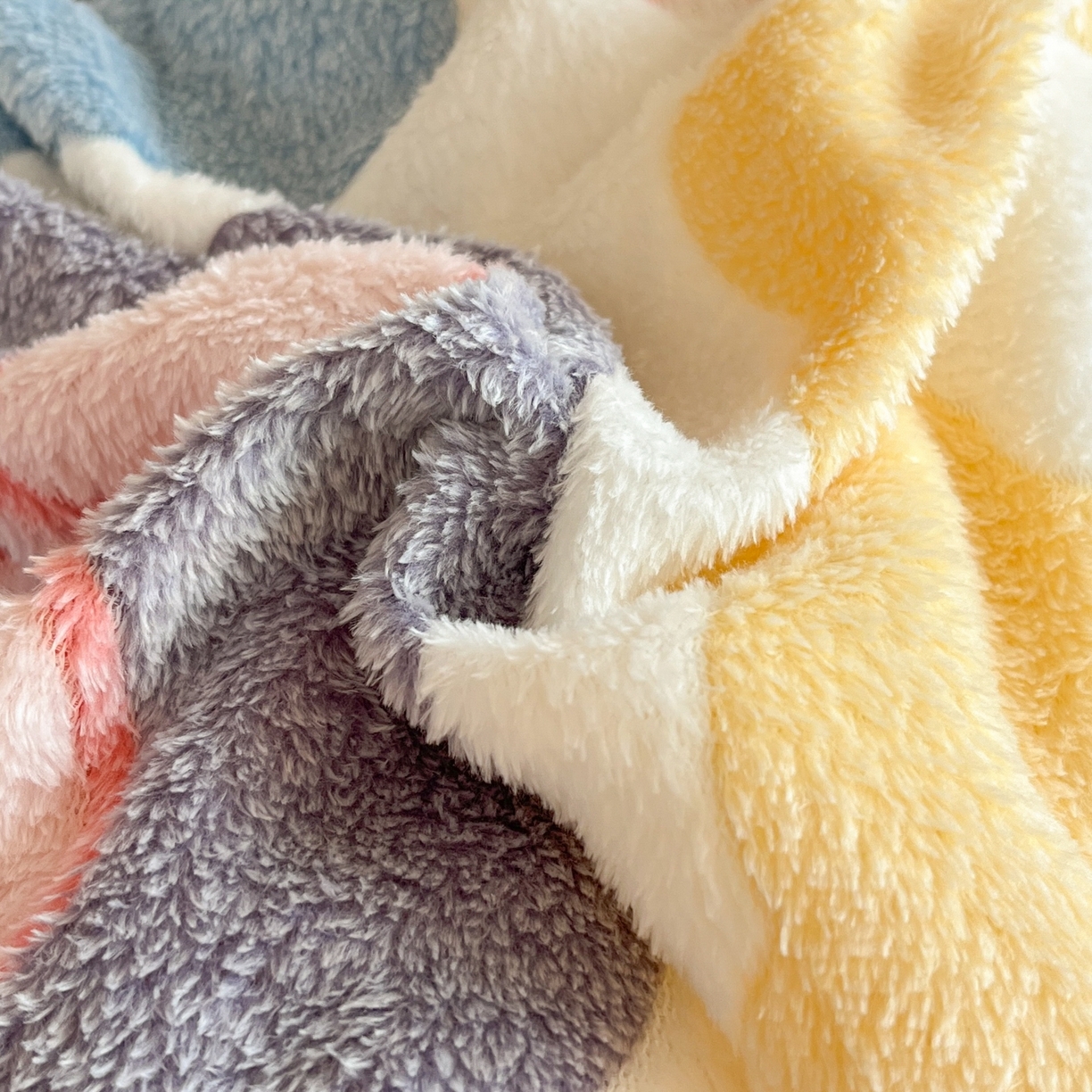 91家纺网 家纺一手货源 找家纺 川悦生活 2025新款立体雪花绒印花四件套学生床系列一场景二 甜蜜日常粉