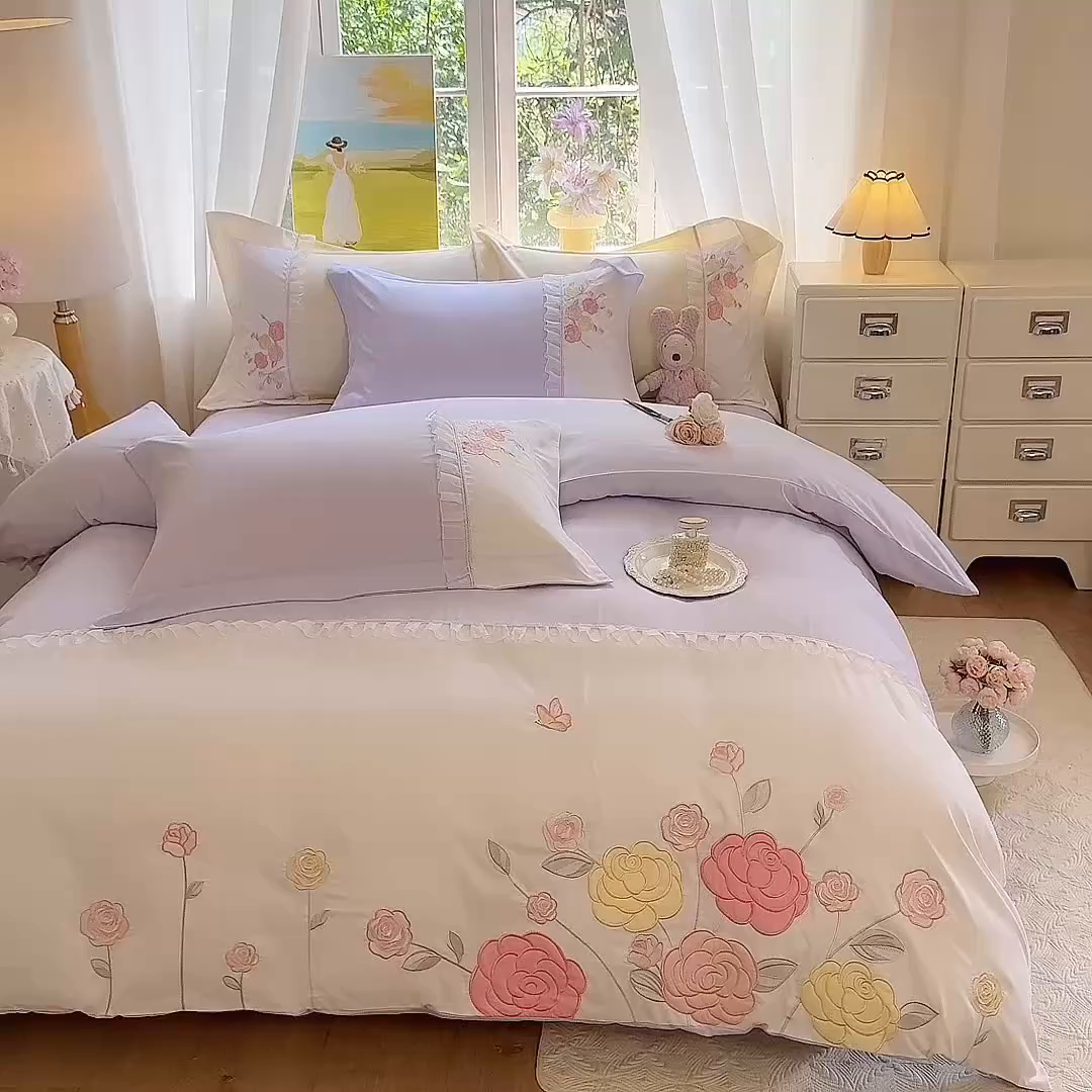 91家纺网 家纺一手货源 找家纺 慕语家纺 2025新款磨毛亲肤贴布绣伊丽莎白四件套（专版花型） 伊丽莎白--熏衣紫