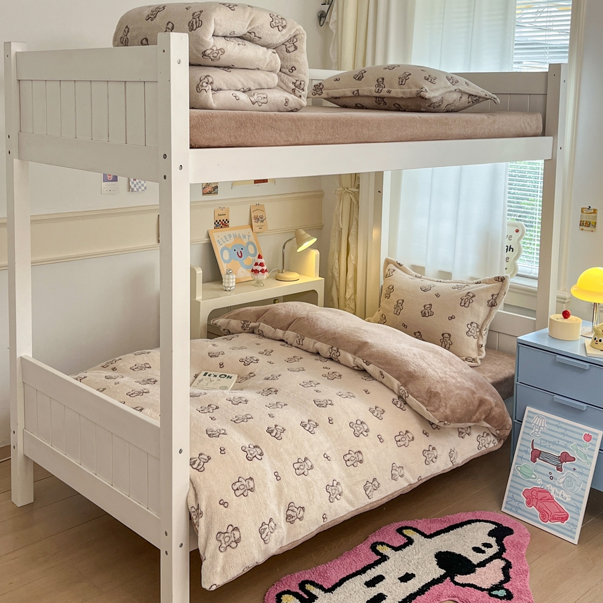 91家纺网 家纺一手货源 找家纺 川悦生活 2025新款立体雪花绒印花四件套学生床系列一场景二 奶咖小熊