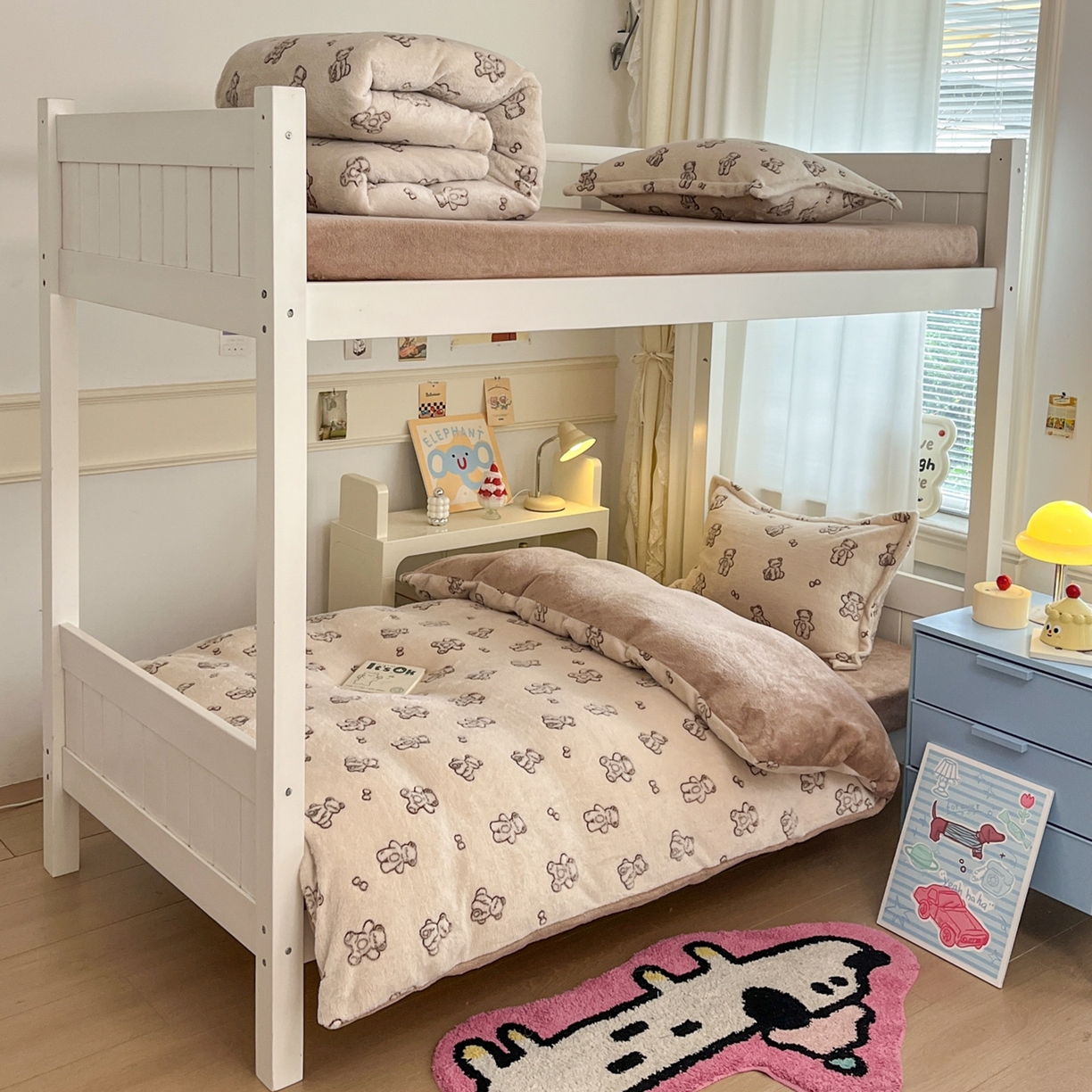 91家纺网 家纺一手货源 找家纺 川悦生活 2025新款立体雪花绒印花四件套学生床系列一场景二 奶咖小熊