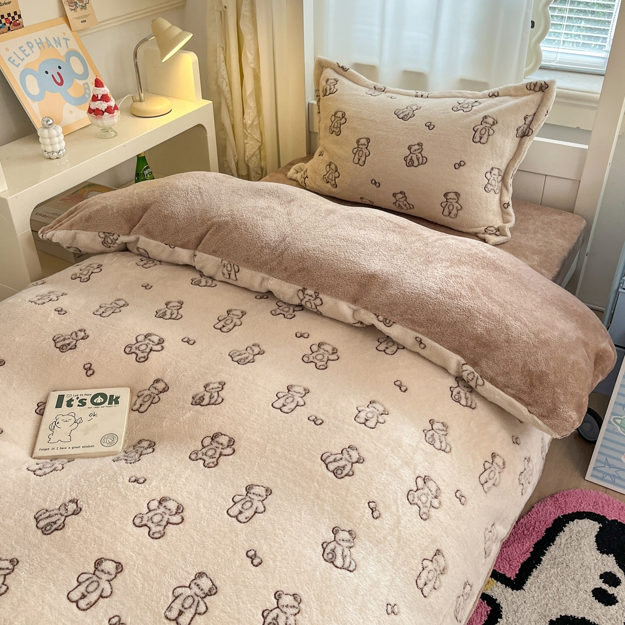 川悦生活 2025新款立体雪花绒印花四件套学生床系列一场景二 奶咖小熊