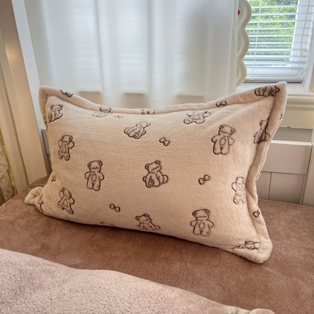 91家纺网 家纺一手货源 找家纺 川悦生活 2025新款立体雪花绒印花四件套学生床系列一场景二 奶咖小熊