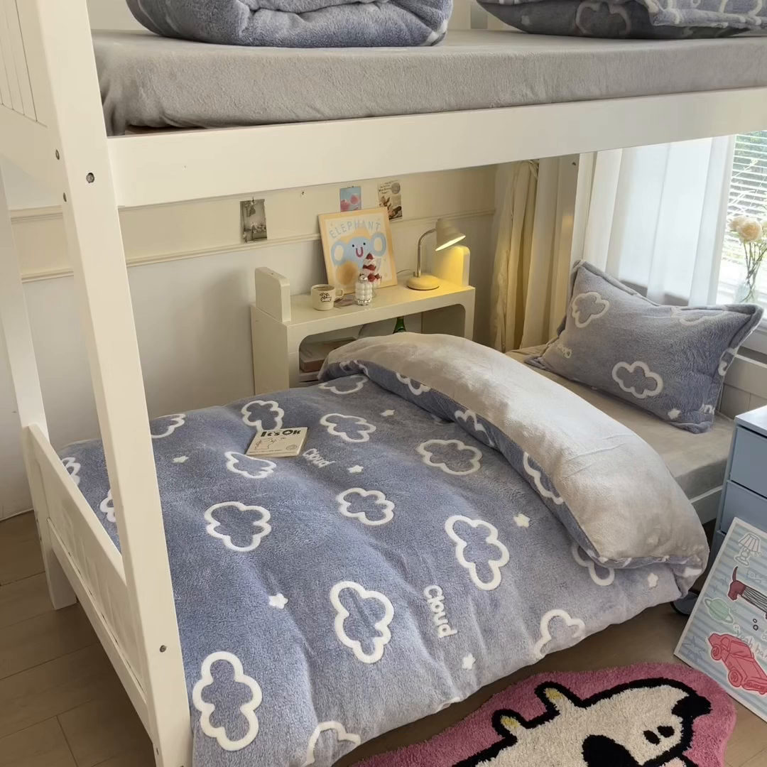 91家纺网 家纺一手货源 找家纺 川悦生活 2025新款立体雪花绒印花四件套学生床系列一场景二 奶味云朵