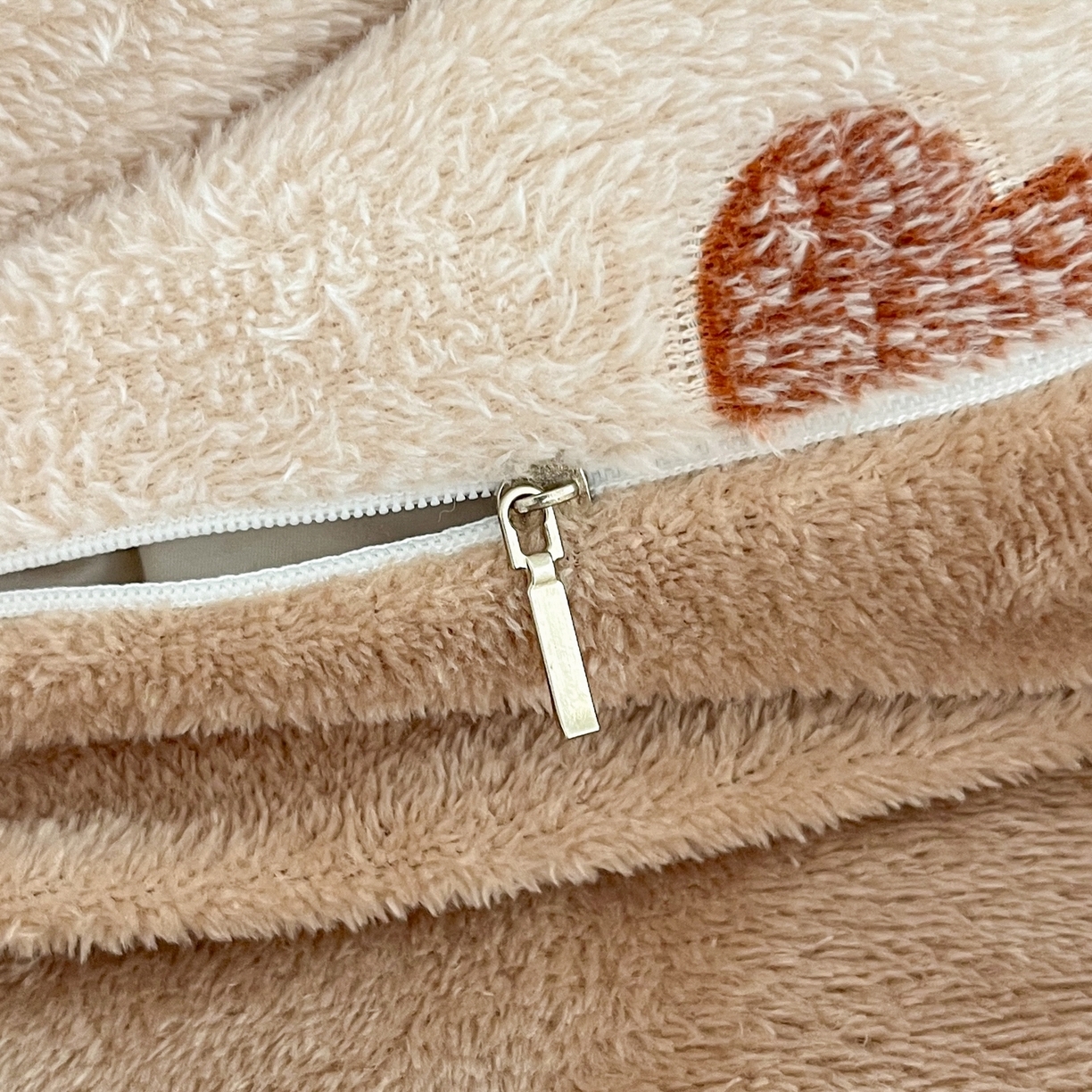 91家纺网 家纺一手货源 找家纺 川悦生活 2025新款立体雪花绒印花四件套学生床系列一场景二 巧克力熊