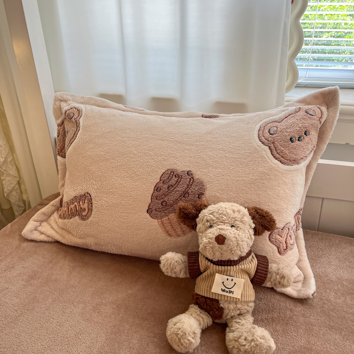 91家纺网 家纺一手货源 找家纺 川悦生活 2025新款立体雪花绒印花四件套学生床系列一场景二 巧克力熊