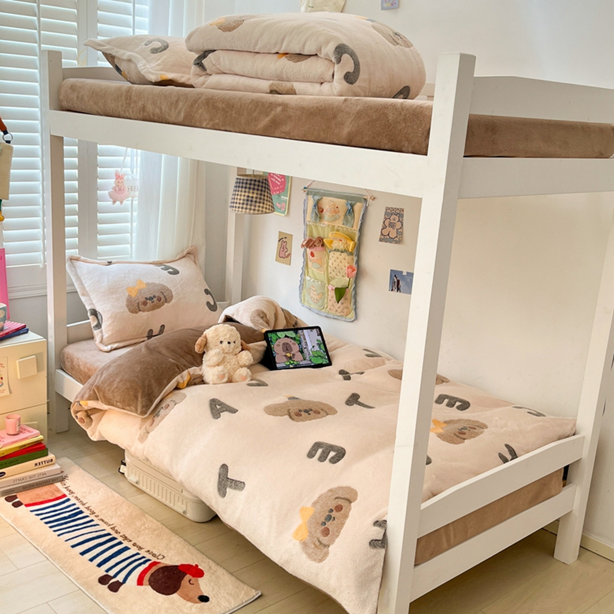 91家纺网 家纺一手货源 找家纺 川悦生活 2025新款立体雪花绒印花四件套学生床系列一场景二 可可小狗