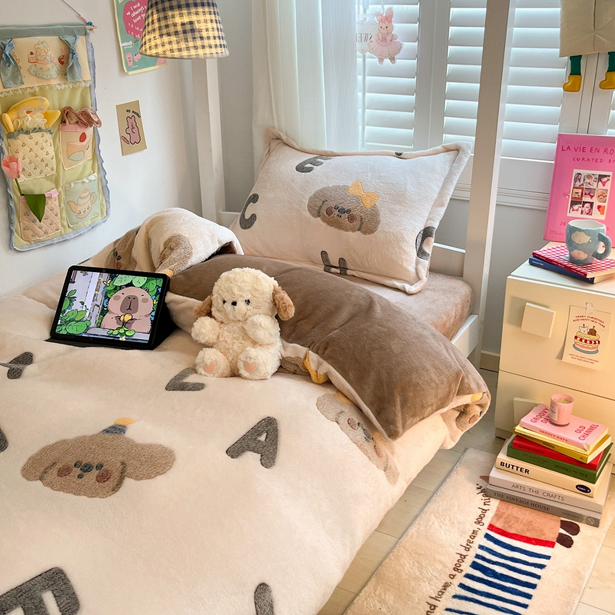 91家纺网 家纺一手货源 找家纺 川悦生活 2025新款立体雪花绒印花四件套学生床系列一场景二 可可小狗