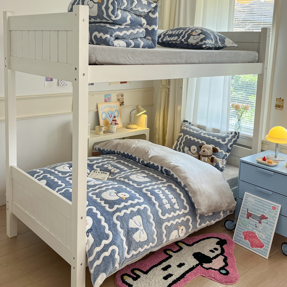 91家纺网 家纺一手货源 找家纺 川悦生活 2025新款立体雪花绒印花四件套学生床系列一场景二 快乐鸭鸭