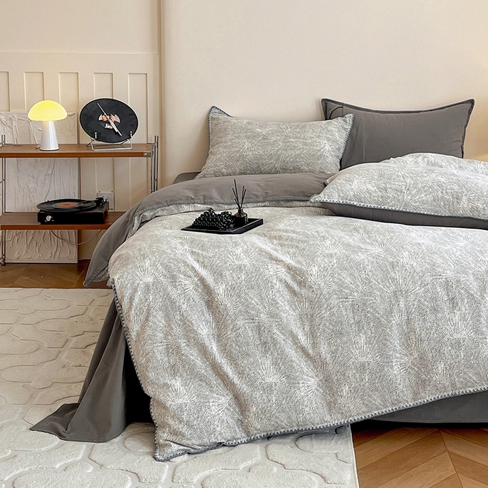 91家纺网 家纺一手货源 找家纺 忆生活 2025秋冬全棉加厚磨毛贝壳边四件套南初-灰