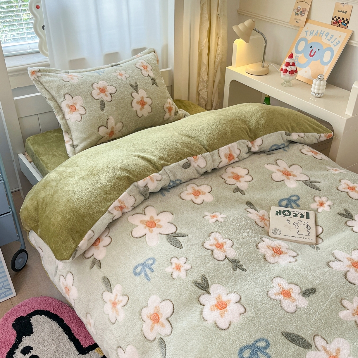 91家纺网 家纺一手货源 找家纺 川悦生活 2025新款立体雪花绒印花四件套学生床系列一场景二 奶芙小花