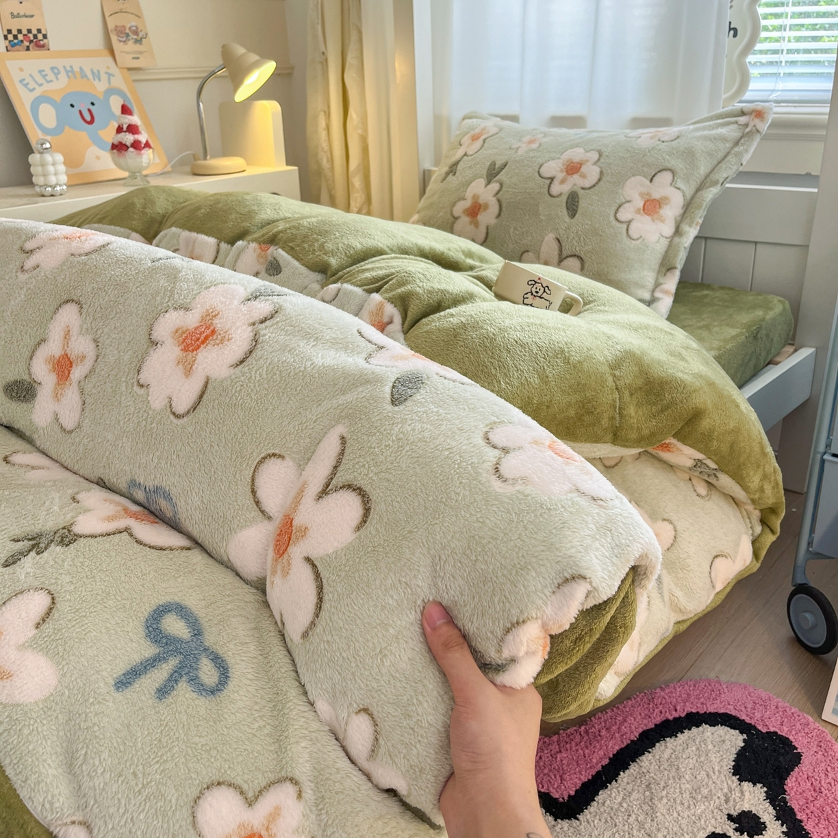 91家纺网 家纺一手货源 找家纺 川悦生活 2025新款立体雪花绒印花四件套学生床系列一场景二 奶芙小花