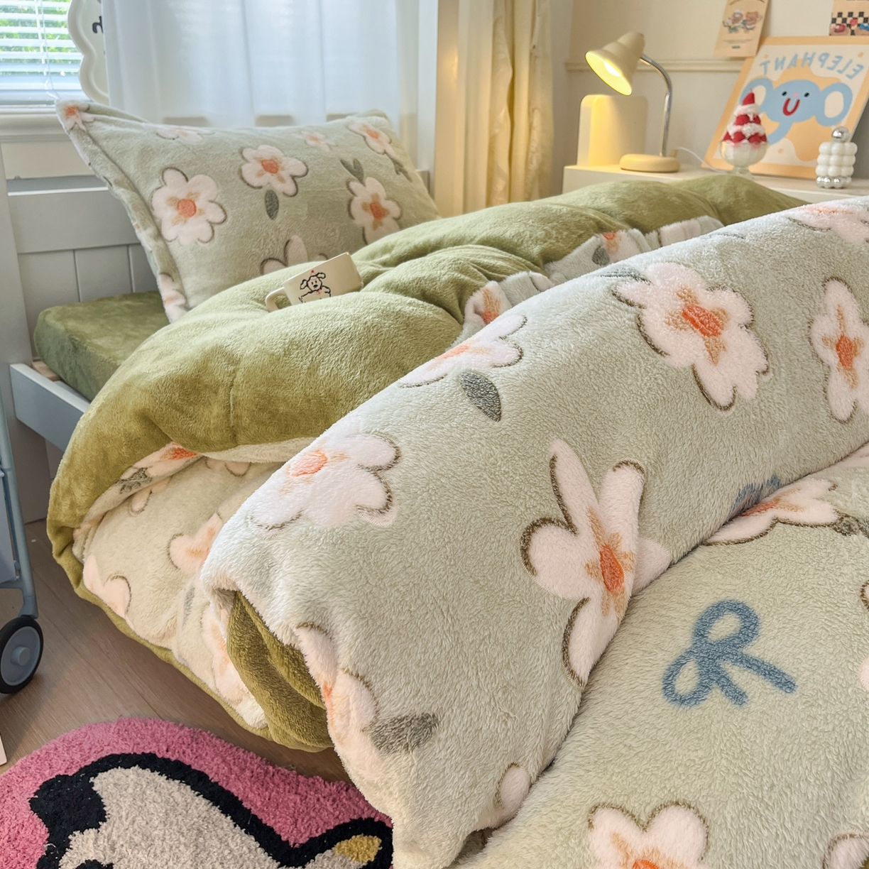 91家纺网 家纺一手货源 找家纺 川悦生活 2025新款立体雪花绒印花四件套学生床系列一场景二 奶芙小花